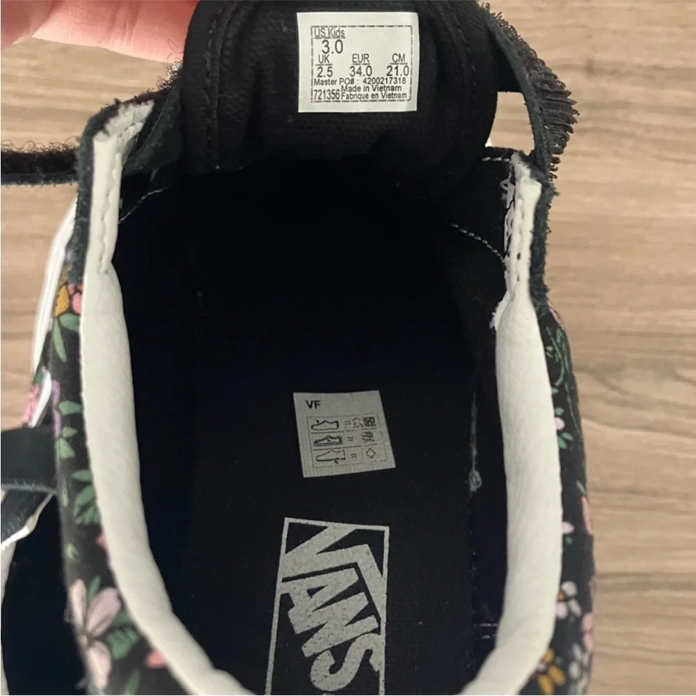 Vans Kids Black Sneakers with Floral Design - Picture 4 of 4